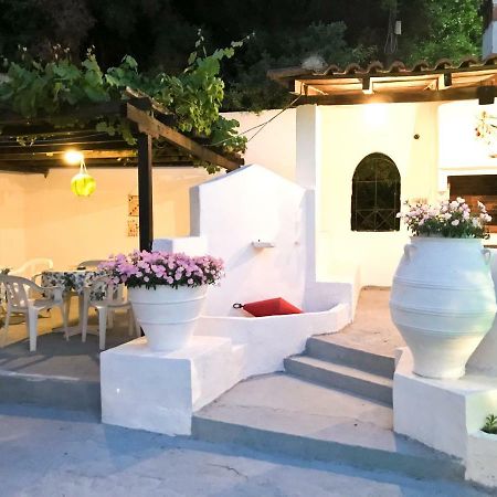 Villa Diamanti Kanapitsa  ภายนอก รูปภาพ