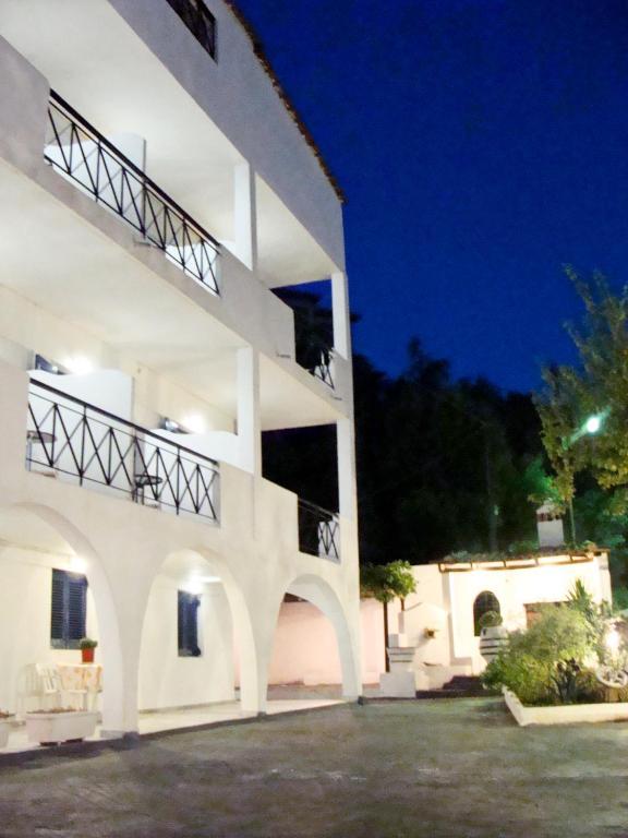 Villa Diamanti Kanapitsa  ภายนอก รูปภาพ