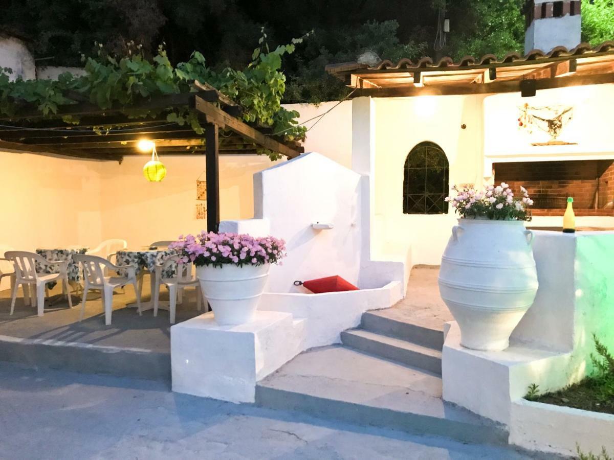 Villa Diamanti Kanapitsa  ภายนอก รูปภาพ